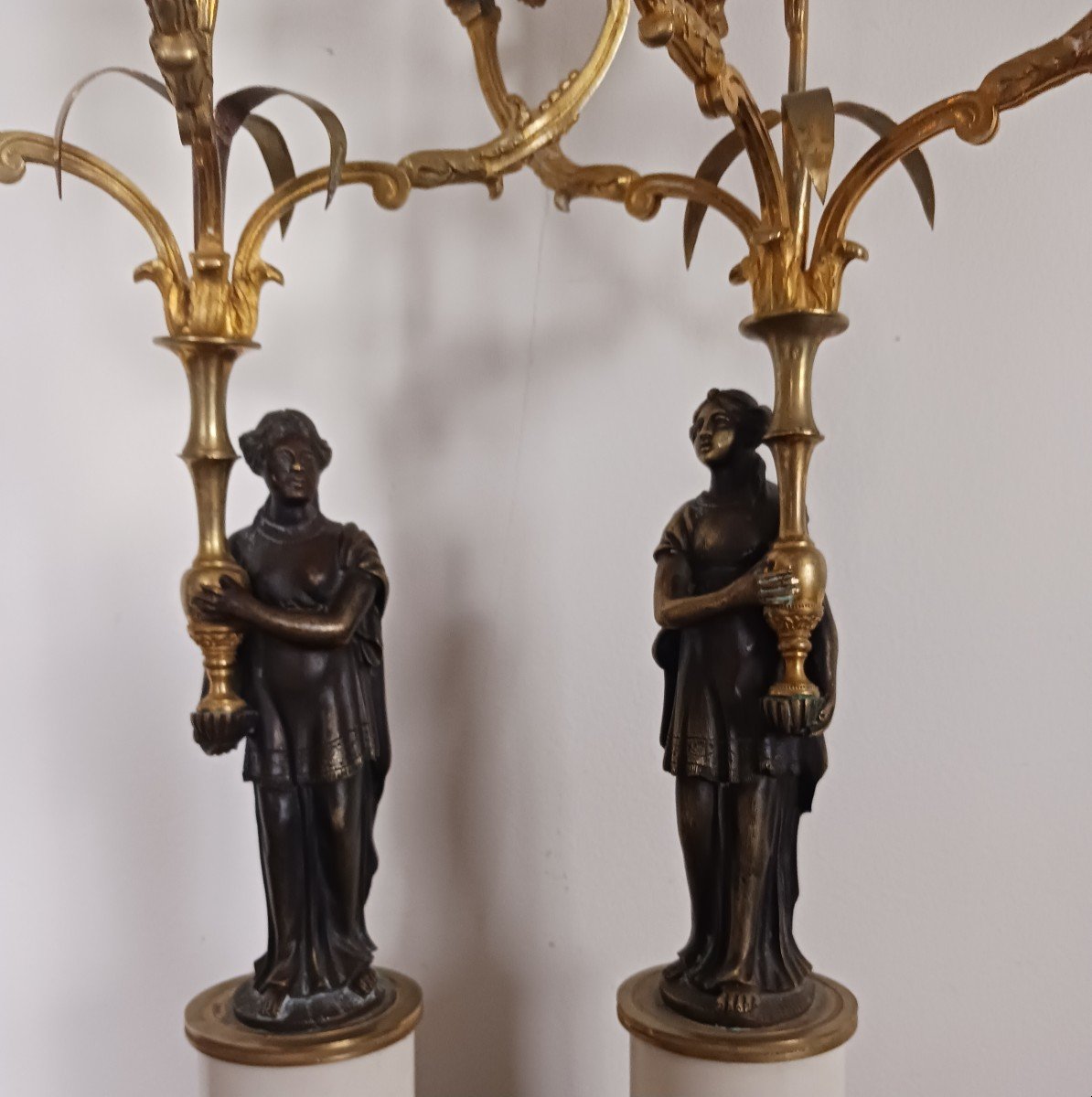 France, vers 1800 - paire de candélabres à trois lumières en marbre et bronze doré-photo-2