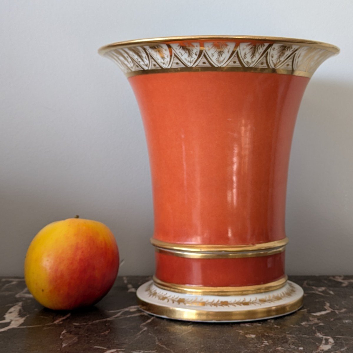 Paris, vers 1800 - vase jasmin ou cache pot, fond corail - Consulat, Empire -photo-1