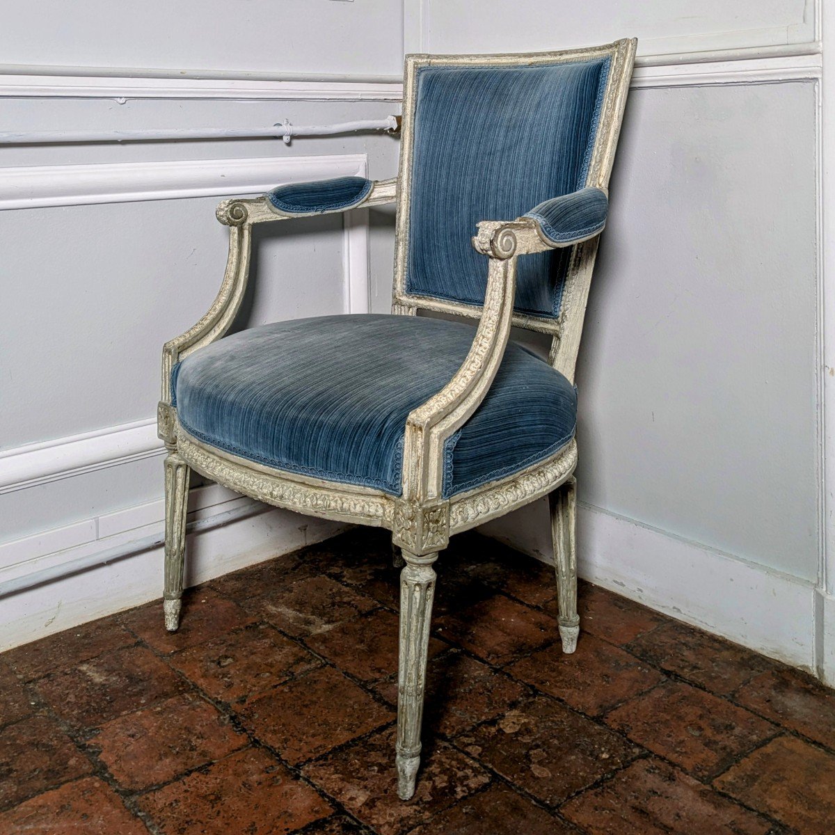 Fauteuil en cabriolet d'époque Louis XVI - bois laqué et velours jaspé-photo-2