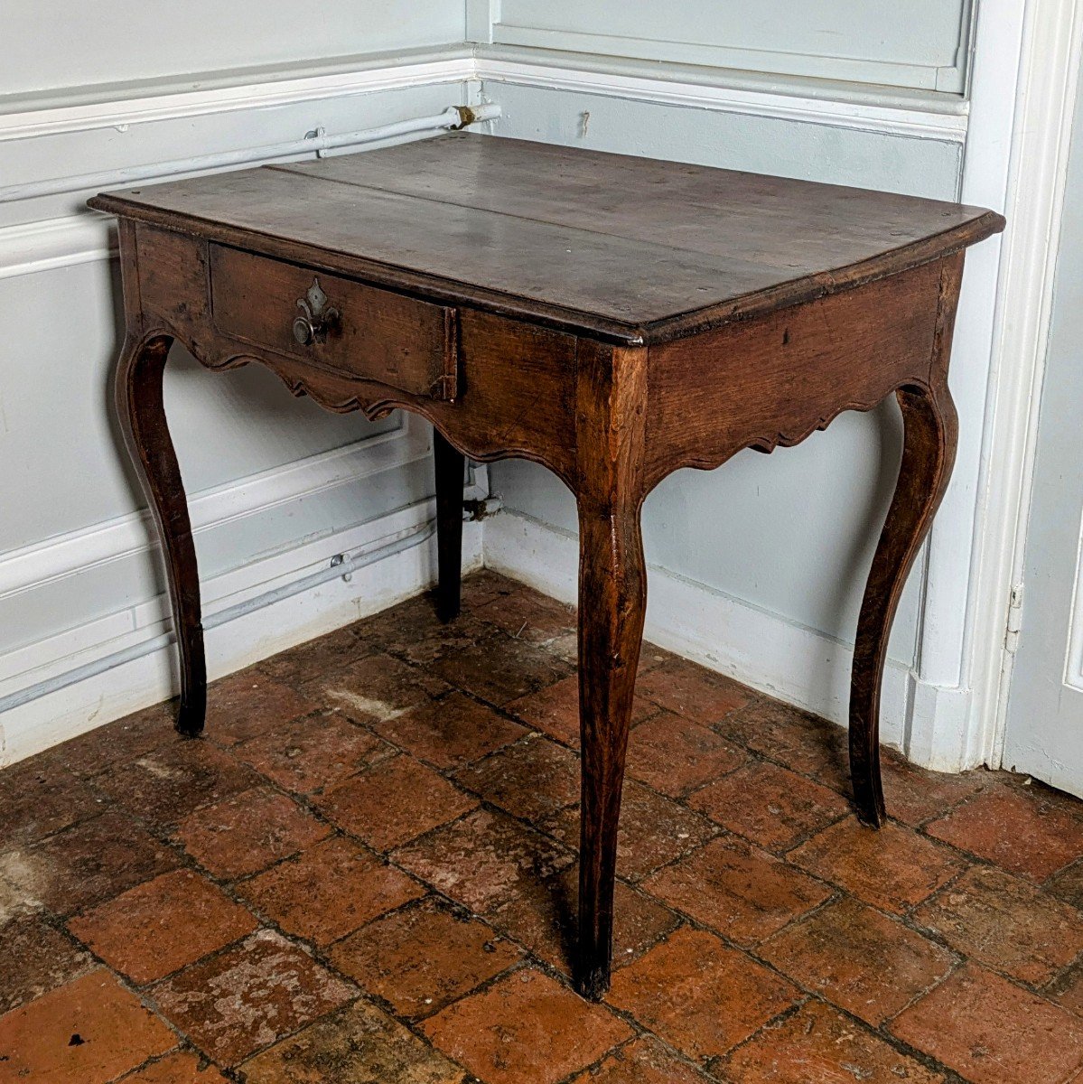 France, époque Louis XV - table en noyer à un tiroir-photo-2