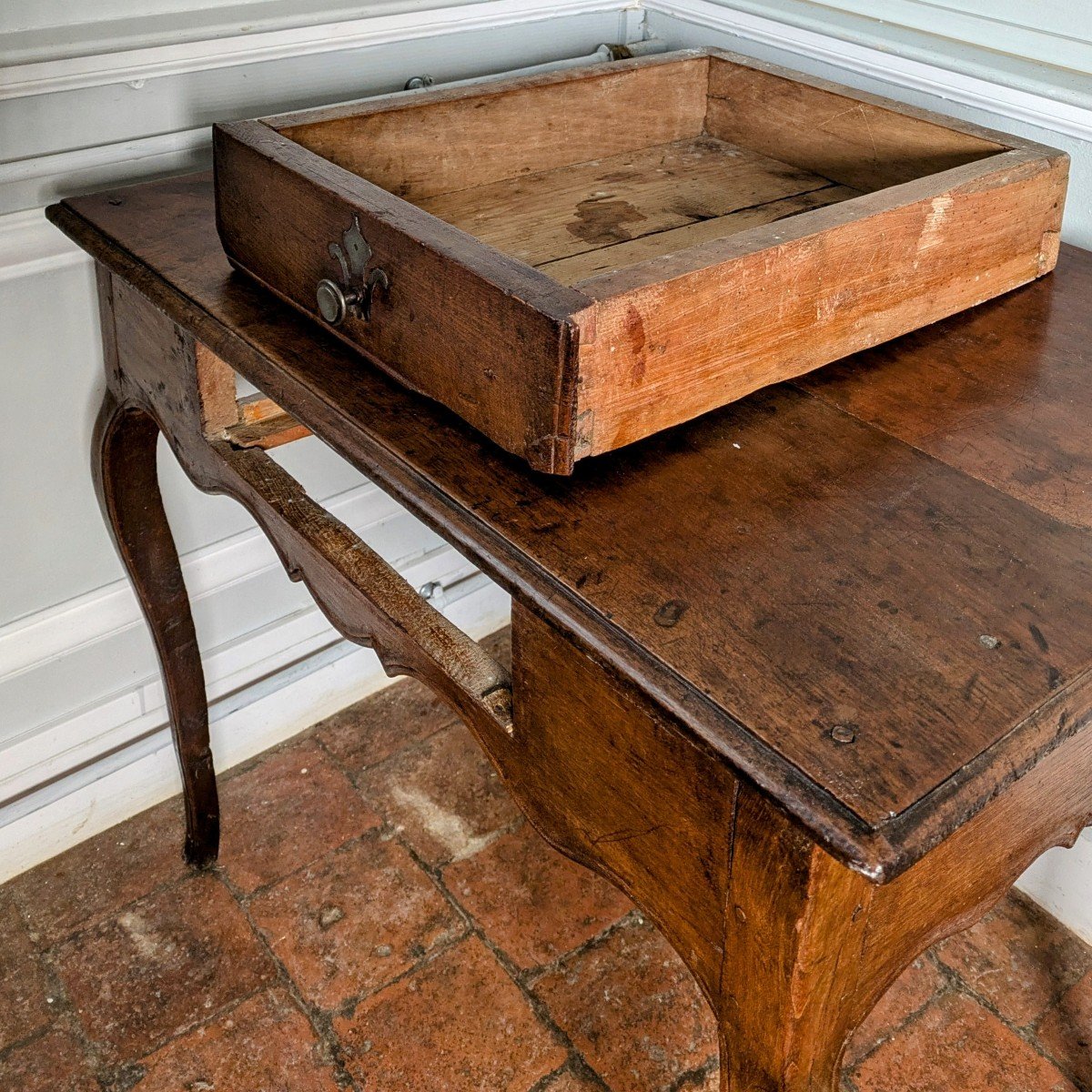 France, époque Louis XV - table en noyer à un tiroir-photo-4