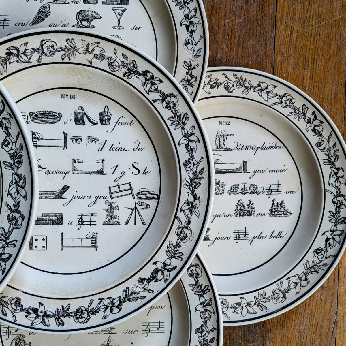 Montereau - suite de 12 assiettes - décor aux rébus circa 1820-photo-1