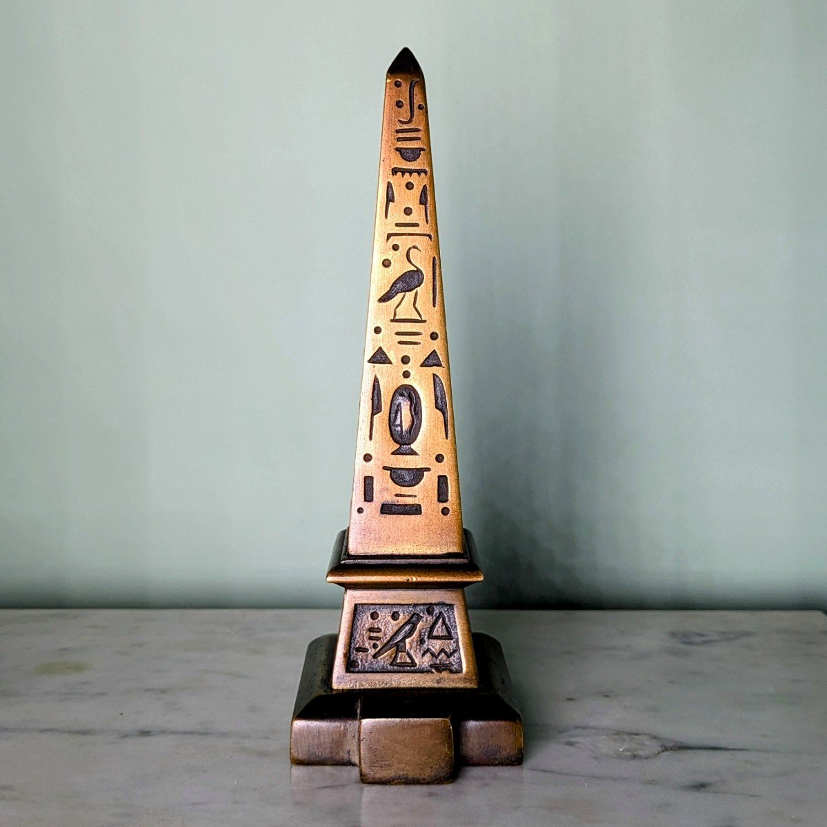 Egyptomanie, Grand Tour - obélisque en métal à décor en hiéroglyphes -photo-3