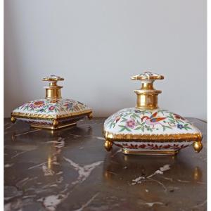 Darte Frères - Restauration, Louis Philippe Period - Pair Of "en Coussin" Bottles - Painted And Gilded Porcelain 