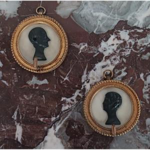 Paire de médaillons - porte miniatures - portraits de Voltaire et Rousseau - style Louis XVI