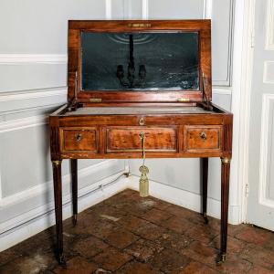 Paris, époque Louis XVI - Toilette d'homme ou coiffeuse en acajou moucheté