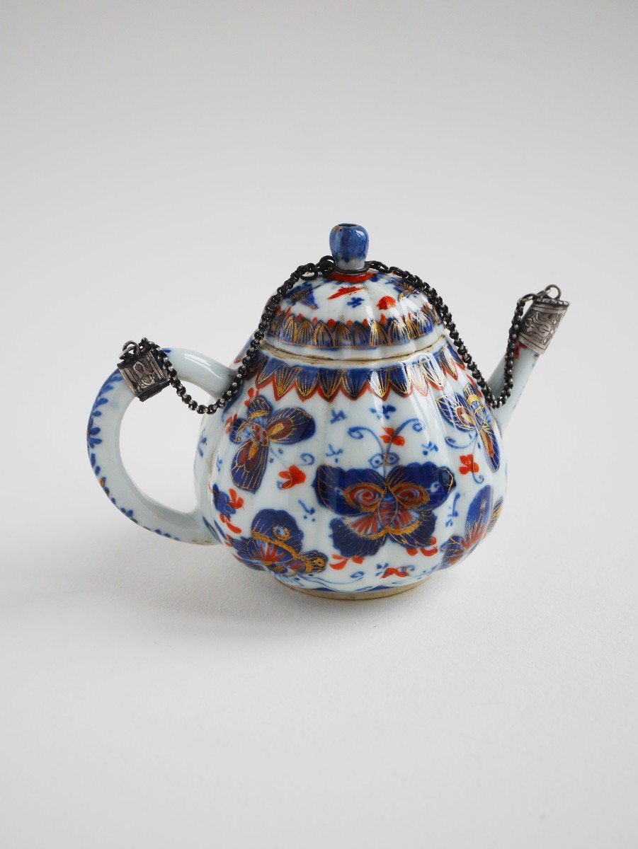 Théière En Porcelaine Imari, Monture En Argent Ciselé, Paris, époque Régence