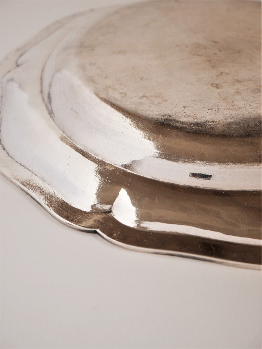 Plat rond demi-creux armorié en argent, Strasbourg, 1774-photo-3