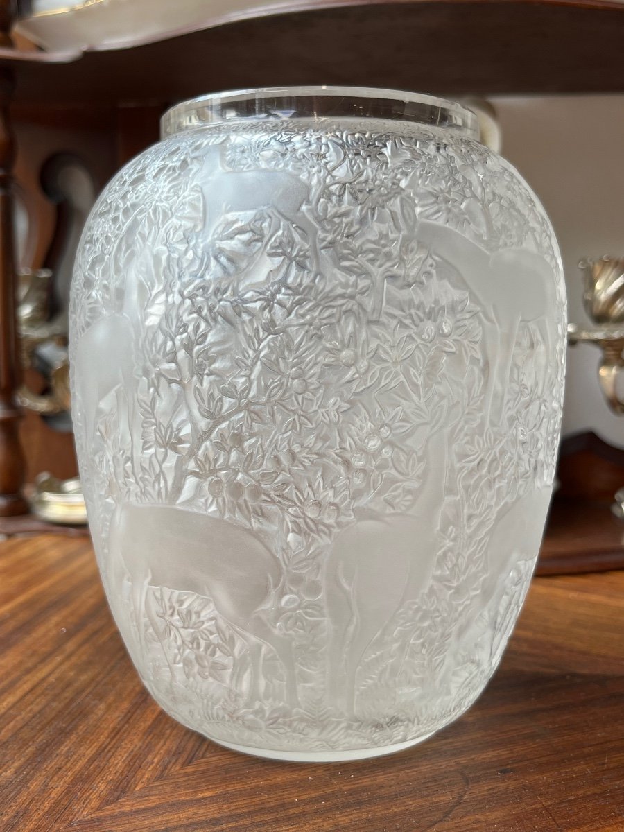 Vase Biche Lalique France  Verre Blanc Moulé