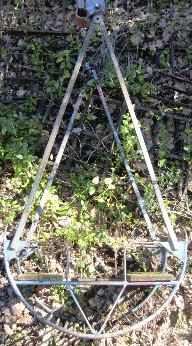 Double Swing For Children In Metal And Wood 1950s Period In Its Original Condition Height: 1.75 Cm