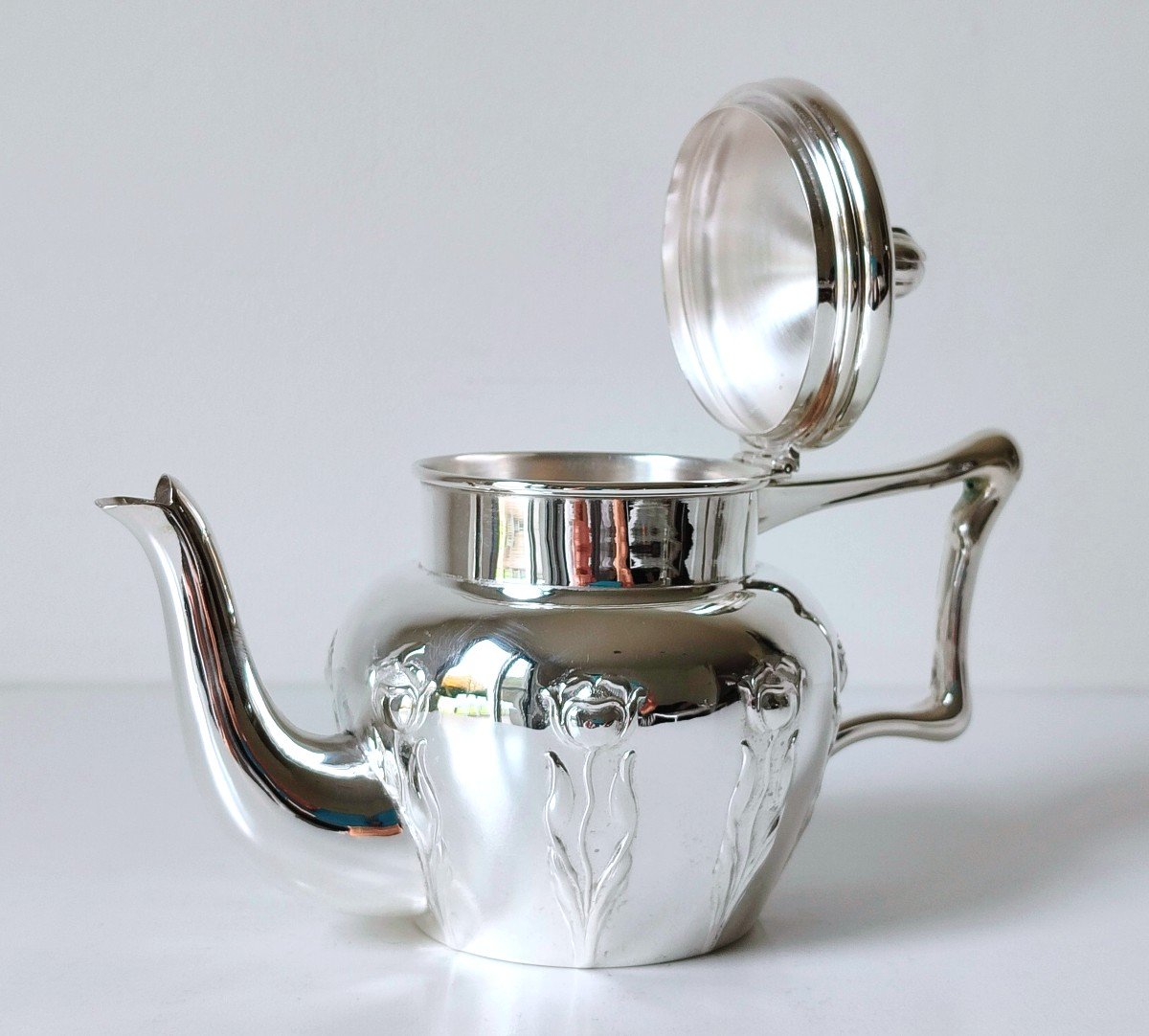 Art Nouveau Small Teapot In Solid Silver -photo-4