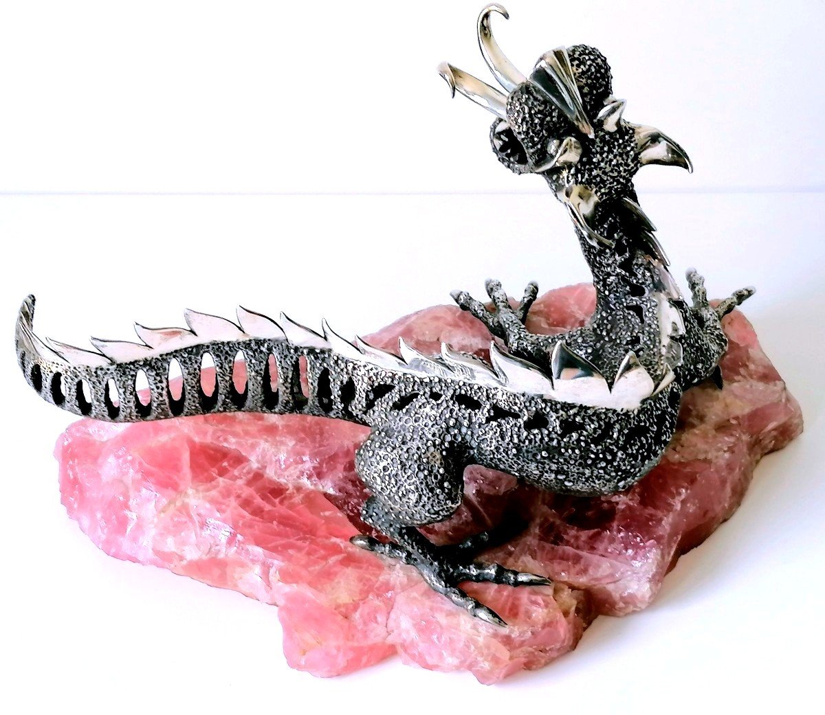 Dragon en argent massif sur un socle en quartz rose-photo-1