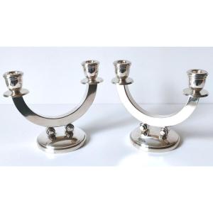 Une paire de bougeoirs art deco en argent massif 