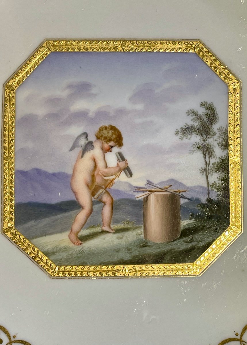 Assiette En Porcelaine De La Manufacture Royale de Vienne Du XIXe Siècle "cupidon"-photo-2