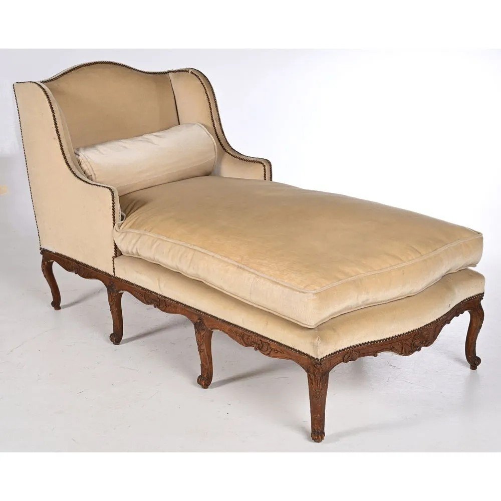 Louis XV Chaise Longue With Wings In Natural Wood With 8 Carved Scrolled Legs.