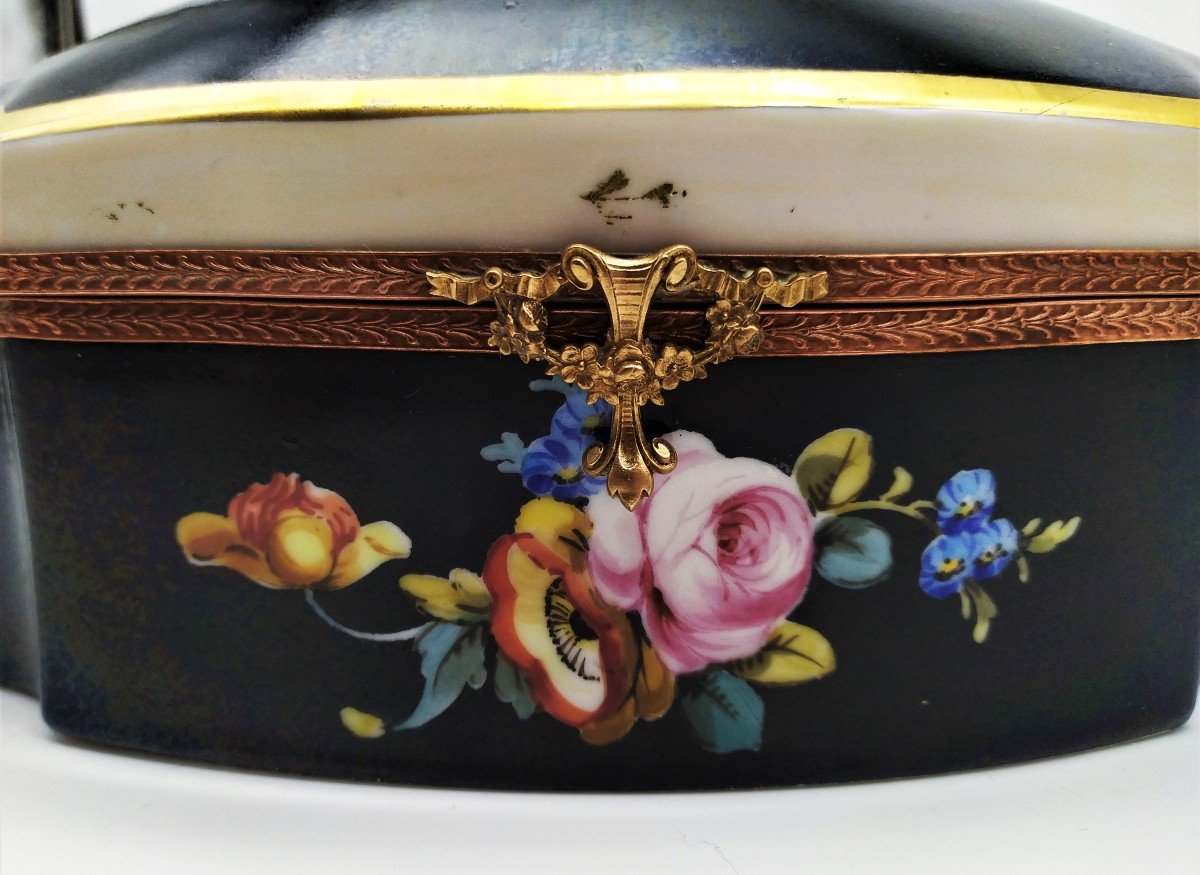 Large Painted Porcelain Box Decorated With Chinoiserie Scene 19th C-photo-2