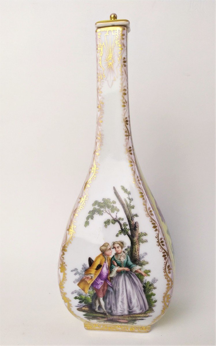 Hand Painted Porcelain At Dresden manufactory Decorative Bottle 19th Century-photo-1