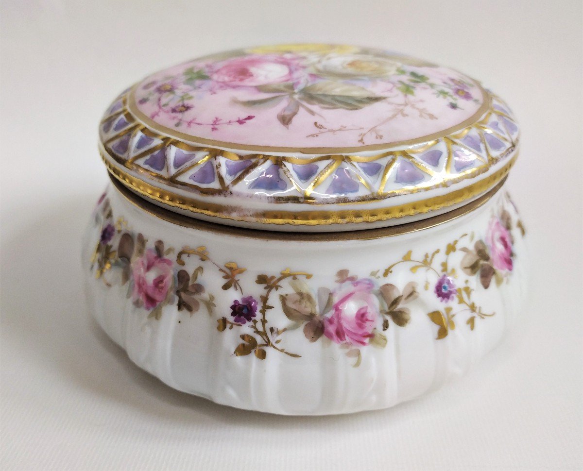  Hand Painted Porcelain Box From Volkstedt 19th C-photo-1