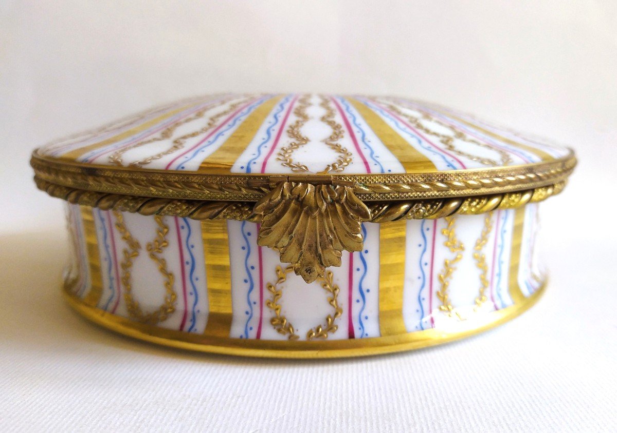 Le Tallec Large Hand Painted Porcelain Jewelry Box-photo-2