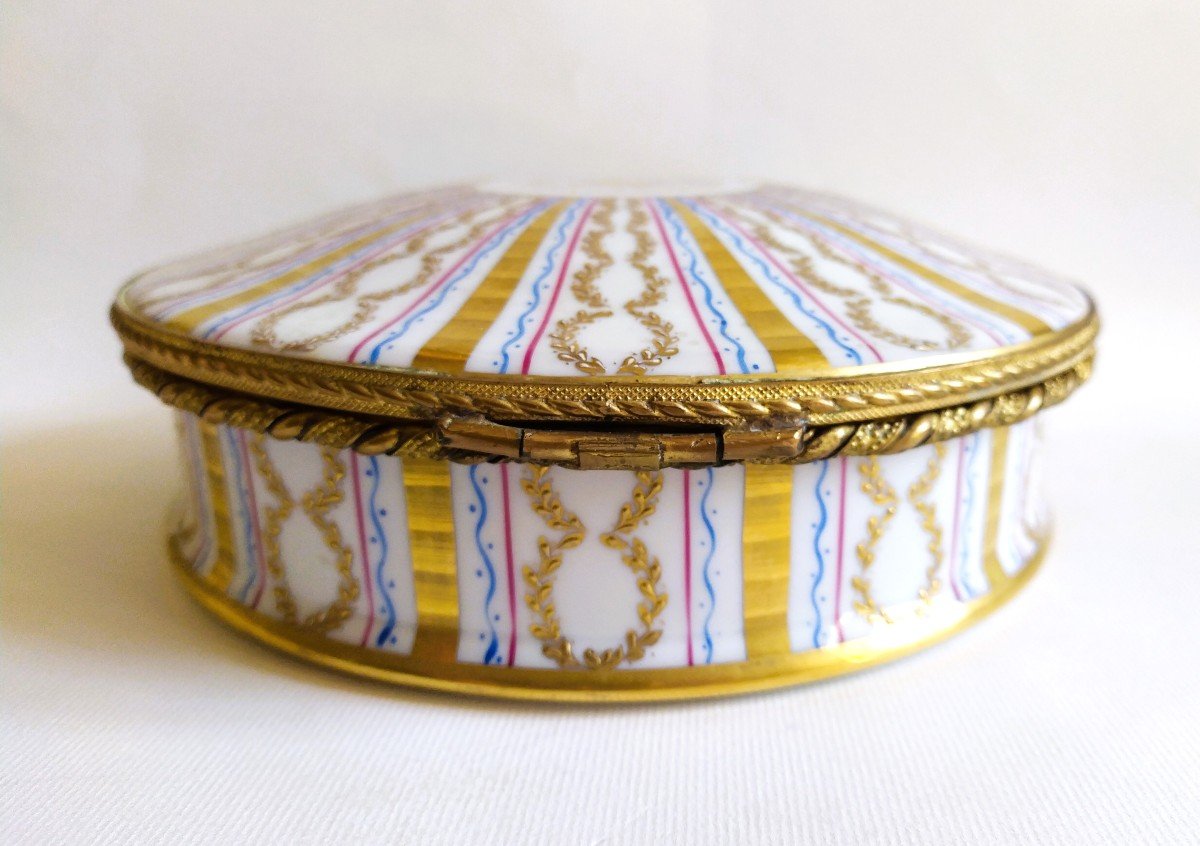 Le Tallec Large Hand Painted Porcelain Jewelry Box-photo-3