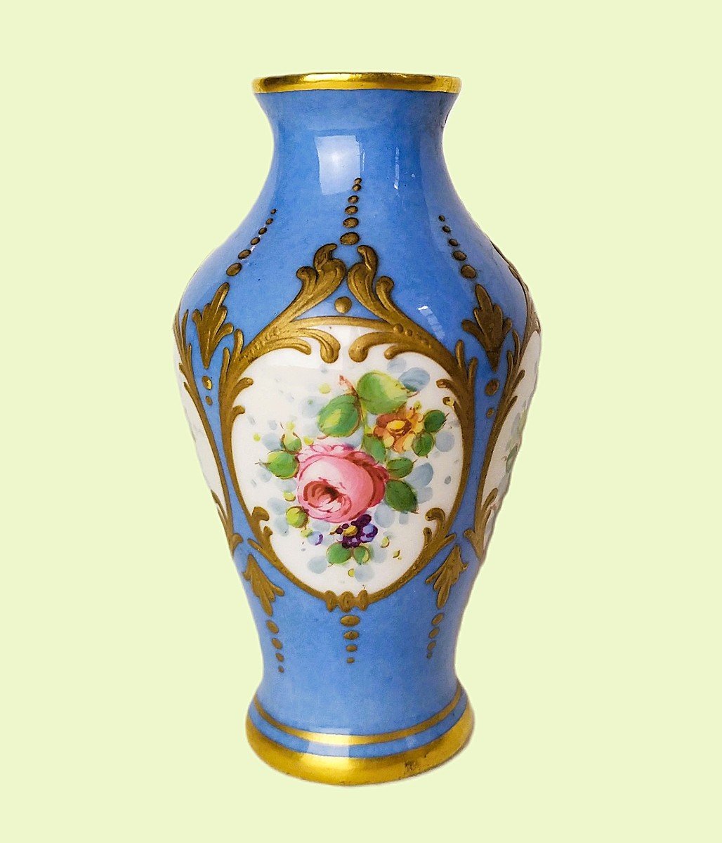 Hand Painted Small Vase In Paris Porcelain 19th Century Victorian Decor Roses 19th Century-photo-4