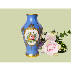 Hand Painted Small Vase In Paris Porcelain 19th Century Victorian Decor Roses 19th Century