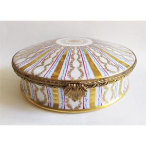 Le Tallec Porcelain Jewelry Box Hand Painted And Gilted 