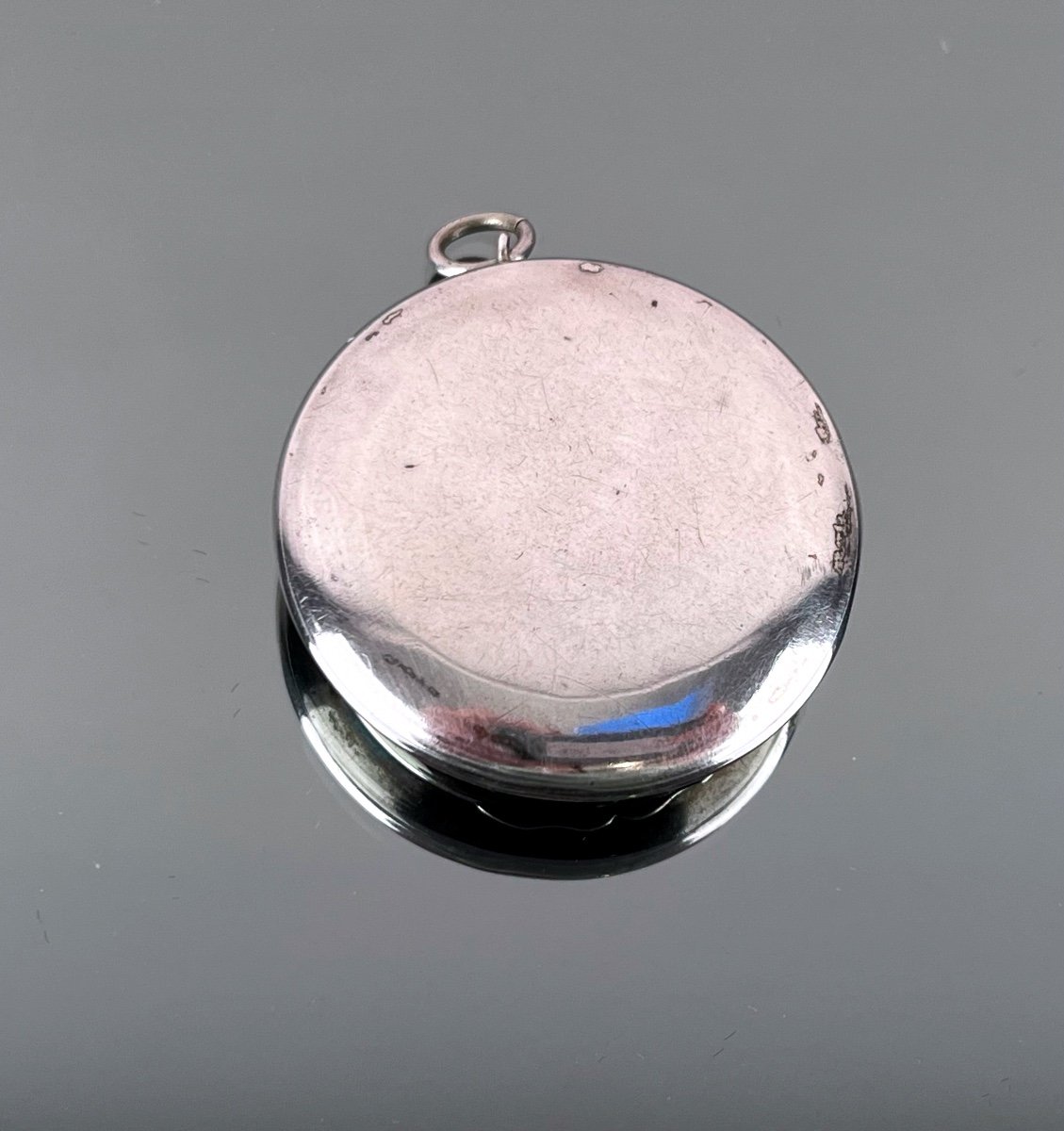 Boite à Pilules Ronde En Argent Faisant Pendentif Circa 1900-photo-3