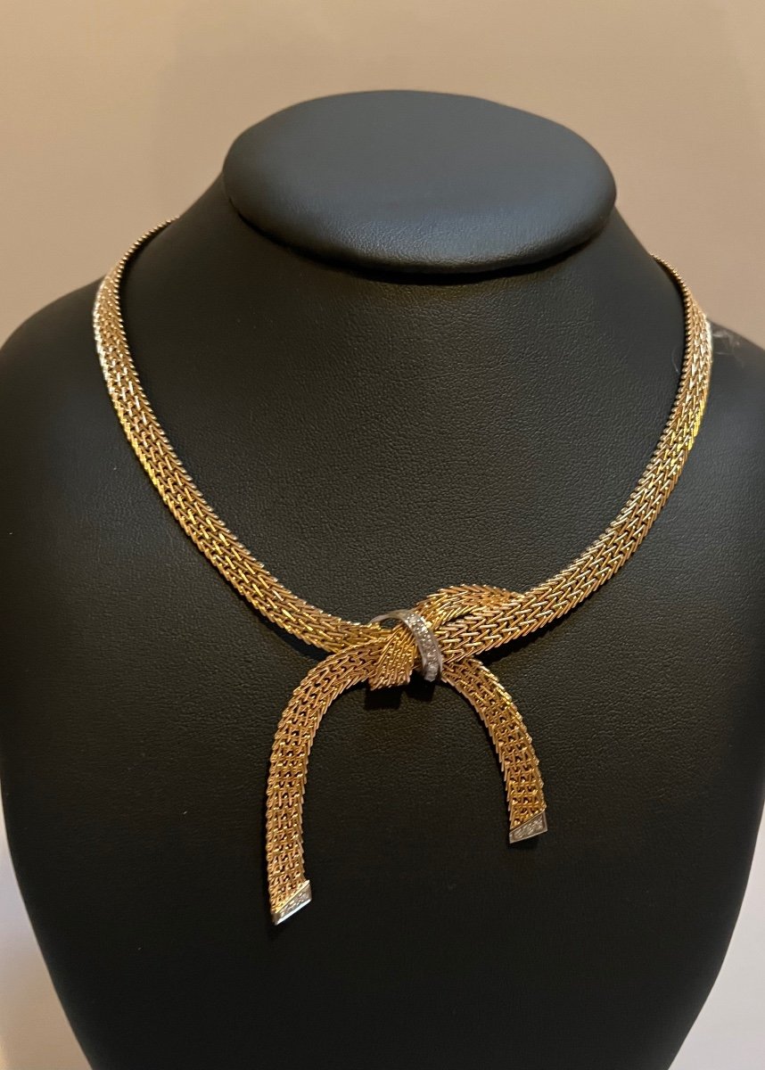 Ribbon Necklace In Gold And Diamonds-photo-5