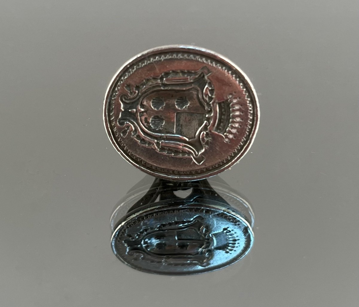 Oval Seal In Silver Or Silver Metal With Coat Of Arms From The 18th Century