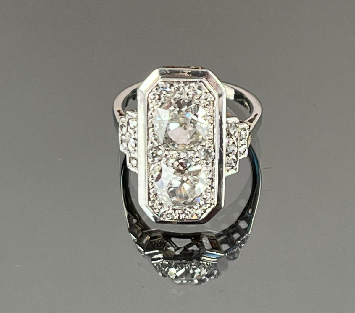 Bague Octogonale En Or, Platine Et Diamants d'époque Art Déco.