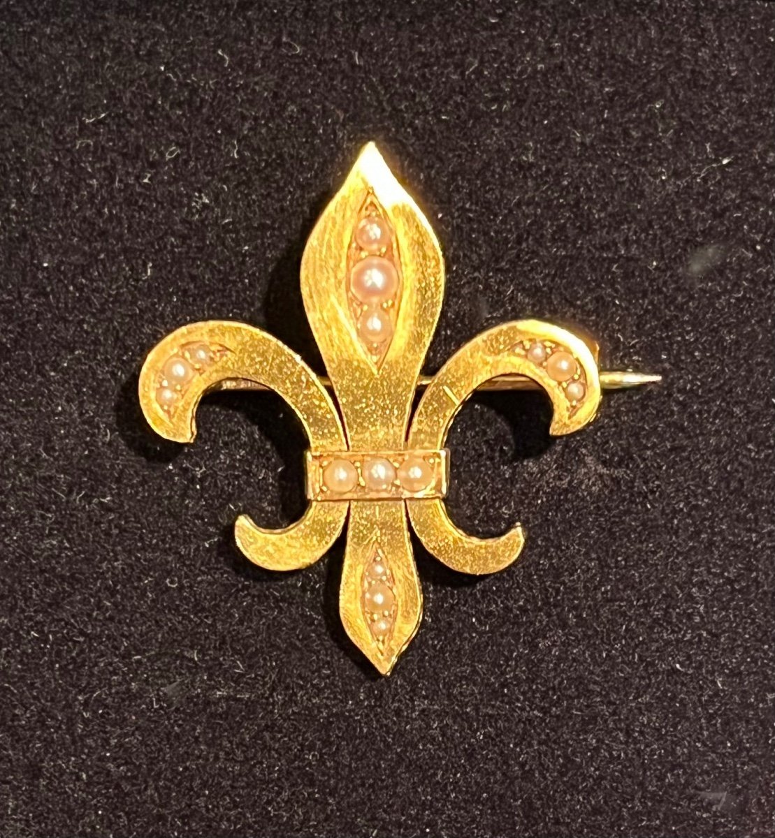 19th Century Gold And Pearl Fleur De Lys Brooch-photo-4