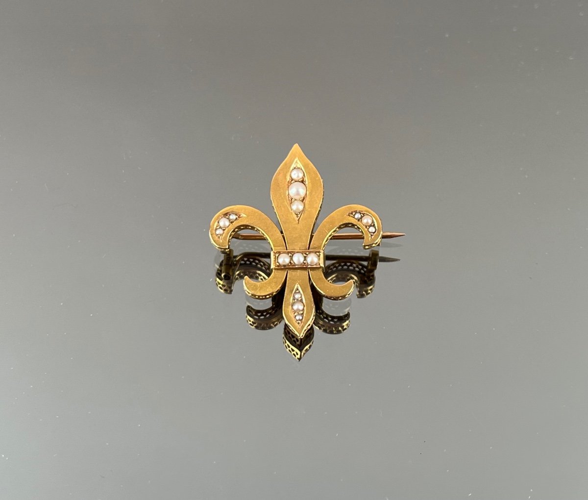 19th Century Gold And Pearl Fleur De Lys Brooch-photo-5