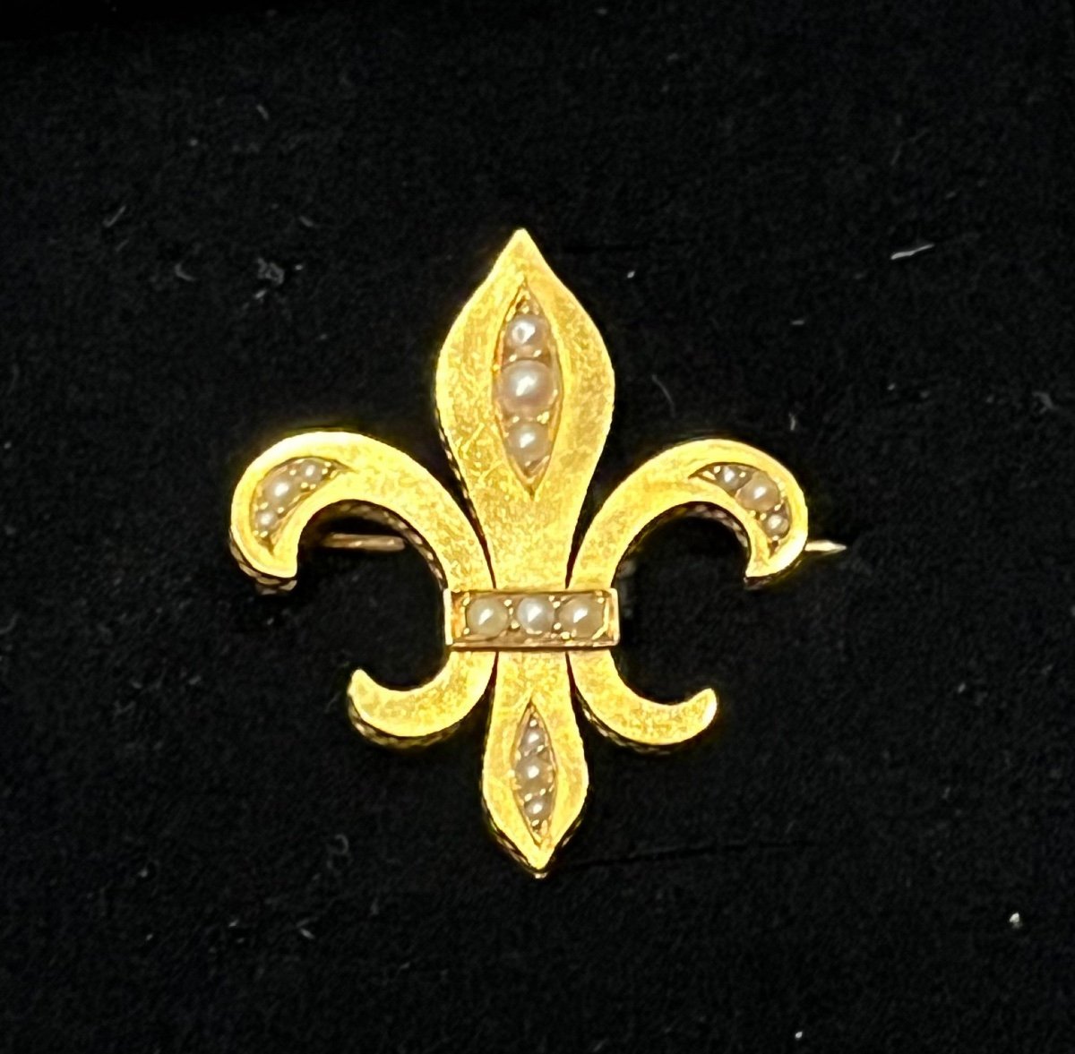 Broche En Or Et Perles Fleur De Lys d'époque XIXème Siècle