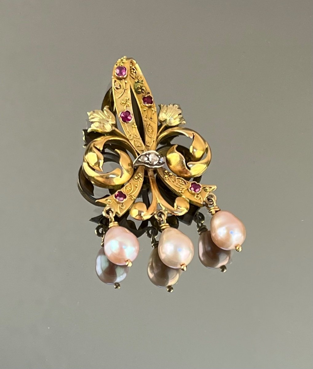 "fleur De Lys" Pendant In 750 Thousandths Gold, Rubies, Diamonds And Pear-shaped Pearls, 19th Century -photo-4