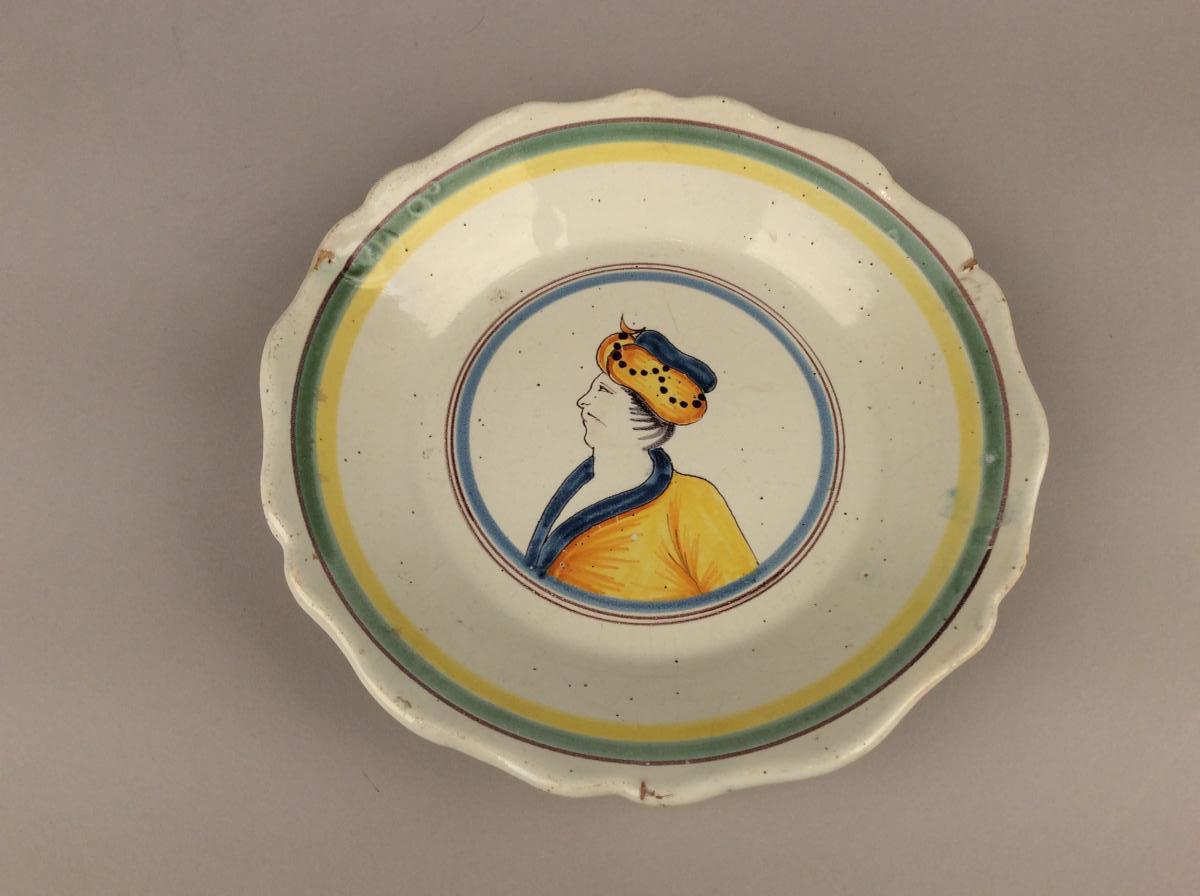 Plate In Faience From Nevers To Decor Of Cornac, Beginning Of The XIXth Century.-photo-2