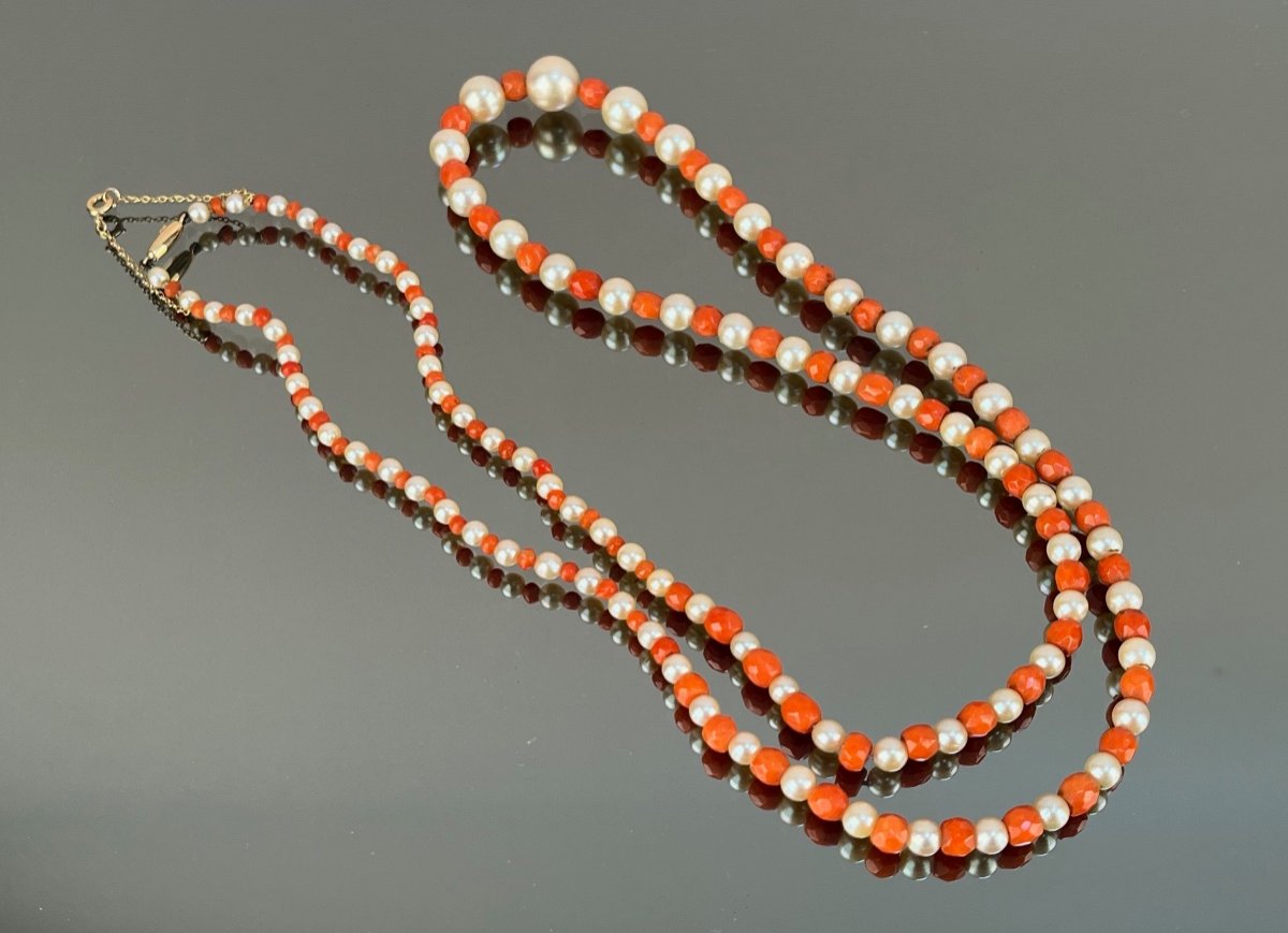 Necklace Of Cultured Pearls And Coral Pearls Clasp In Gold