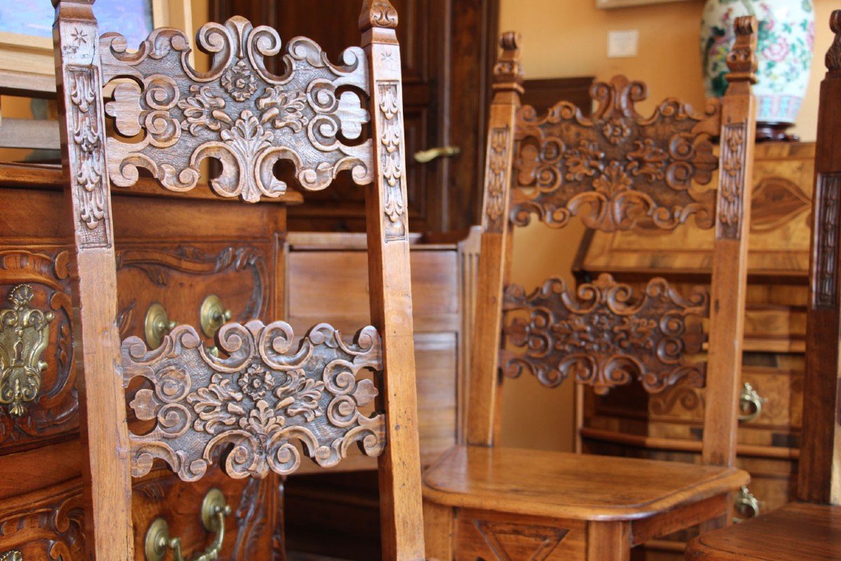 Italian Walnut Chairs From The 17th Century-photo-4