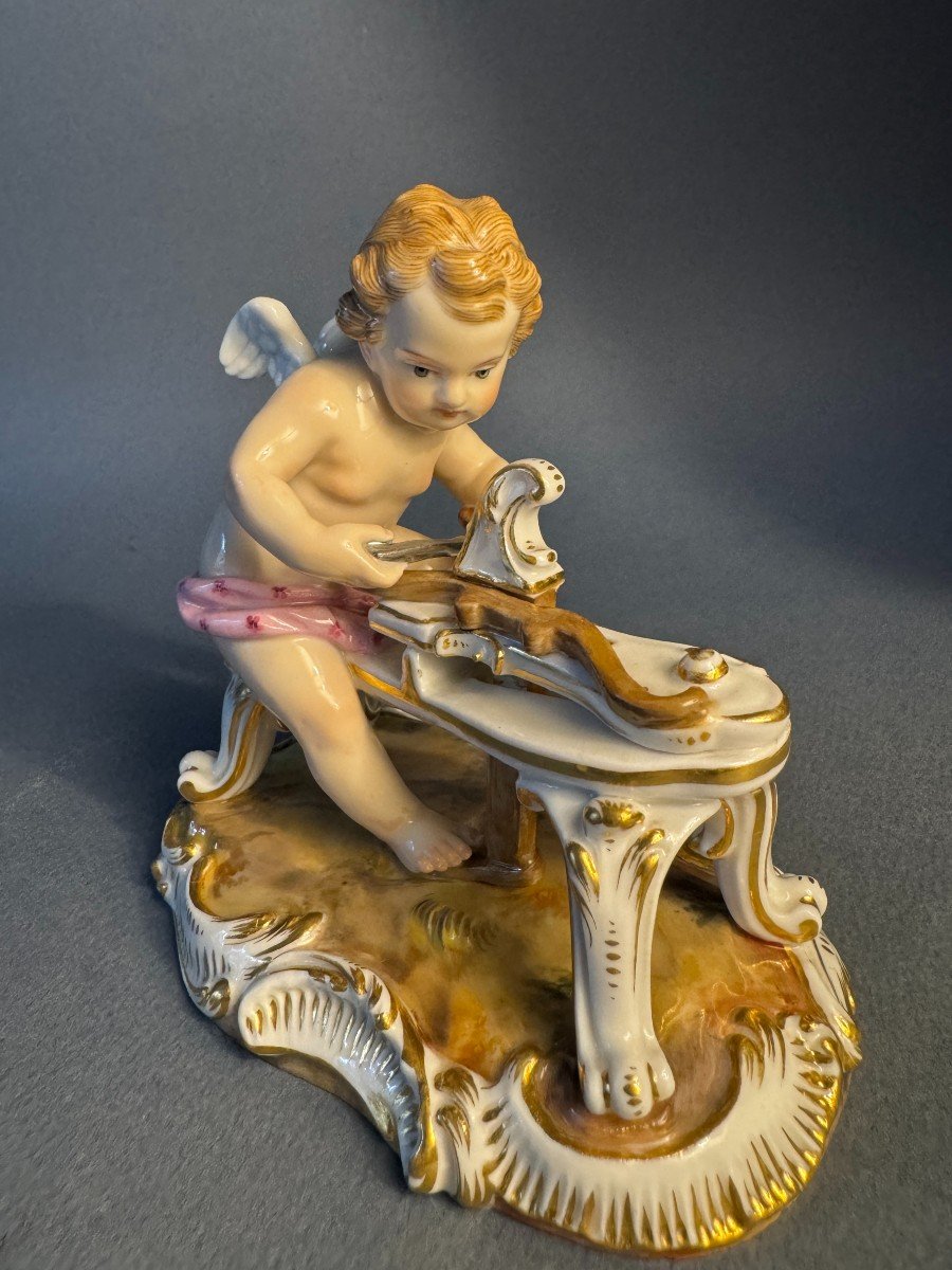 Meissen ‘l’Amour sculptant son arc’ Cupidon porcelaine N° C 61-photo-1