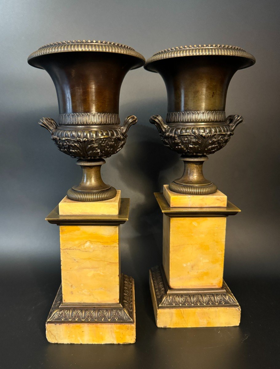 Paire de cassolettes Empire en bronze aux vases Medicis -photo-2