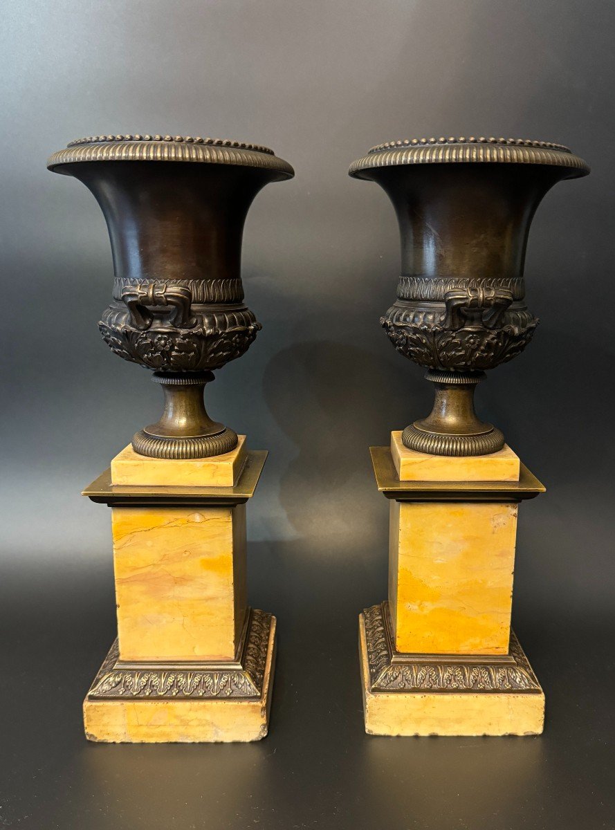 Paire de cassolettes Empire en bronze aux vases Medicis -photo-4