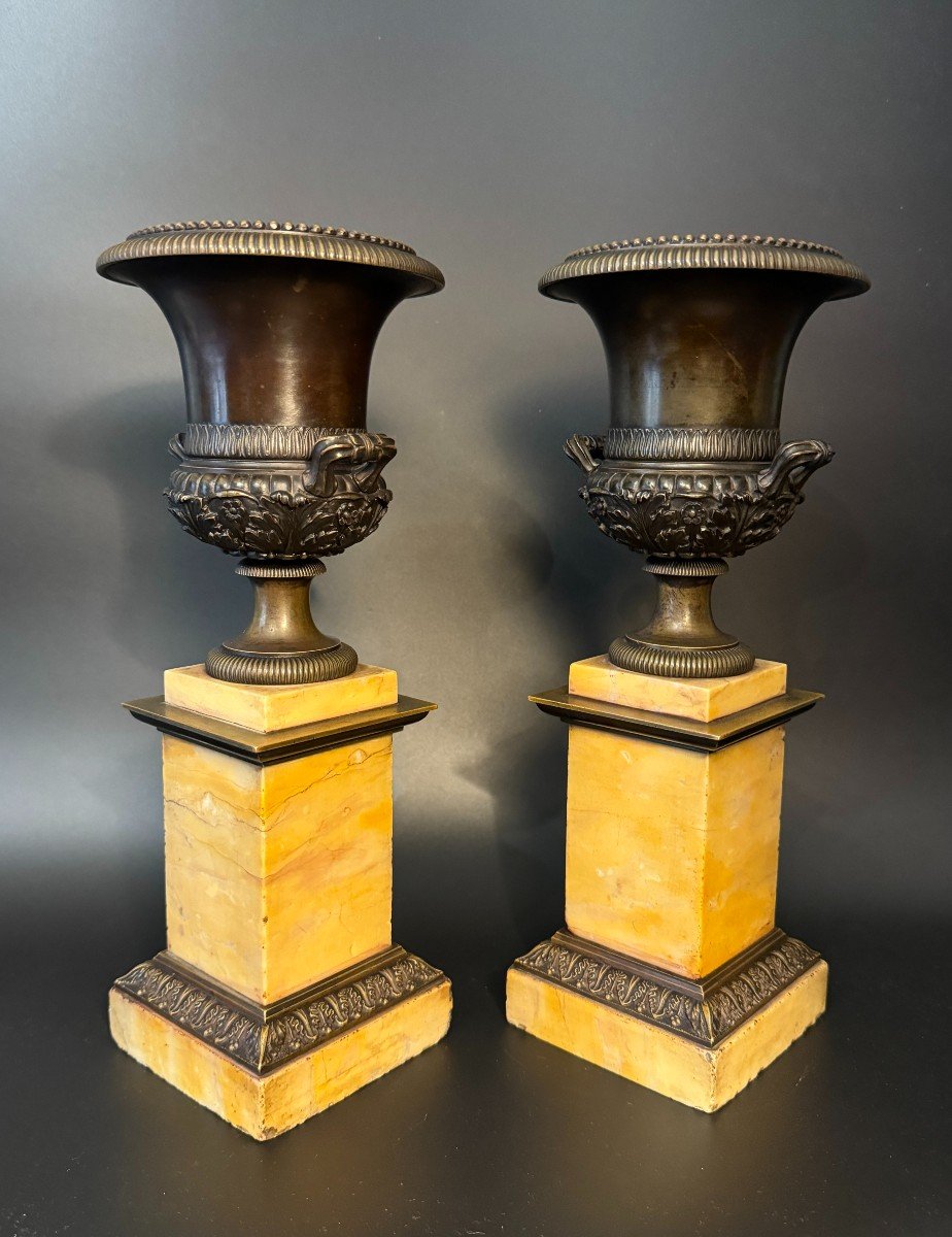Paire de cassolettes Empire en bronze aux vases Medicis -photo-1