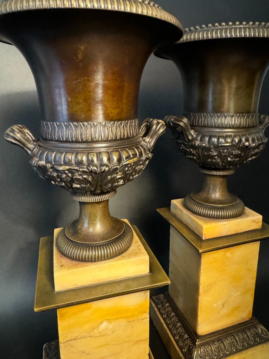 Paire de cassolettes Empire en bronze aux vases Medicis -photo-5