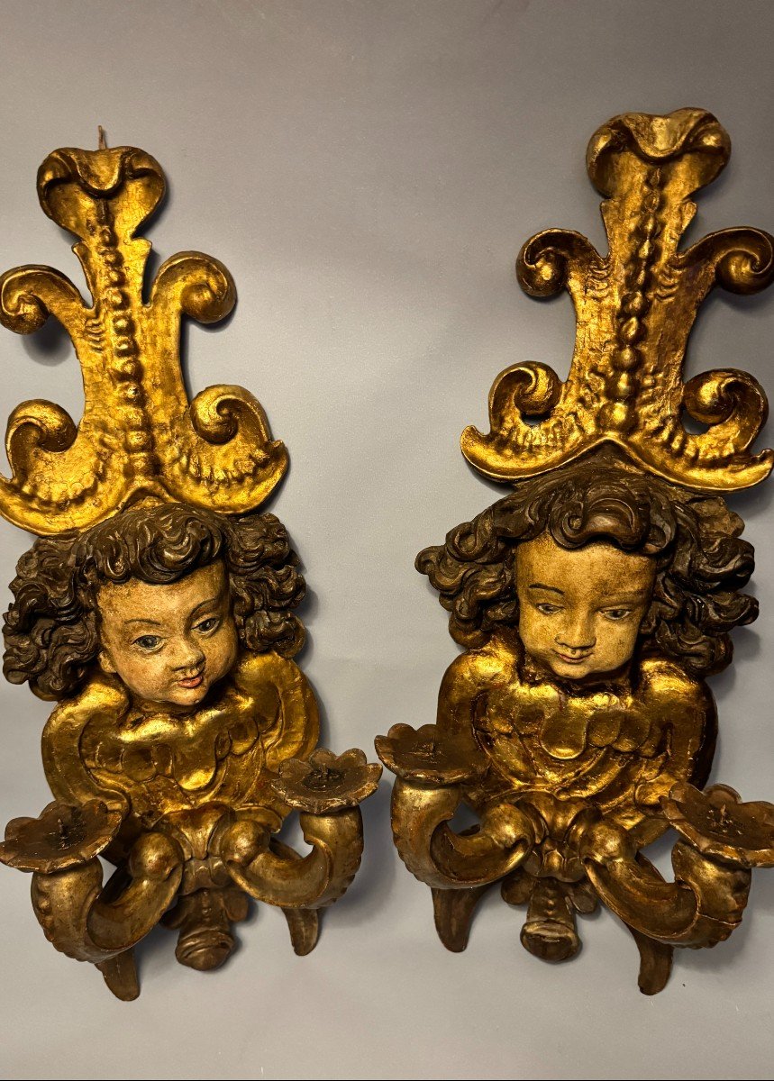 Grande paire d'appliques en bois sculpté doré aux amours (anges cupidons)-photo-2