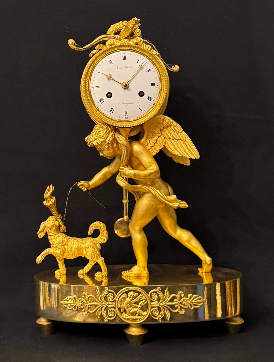 Pendule Empire au Cupidon porteur en bronze doré ''L’ Amour aveugle'' 