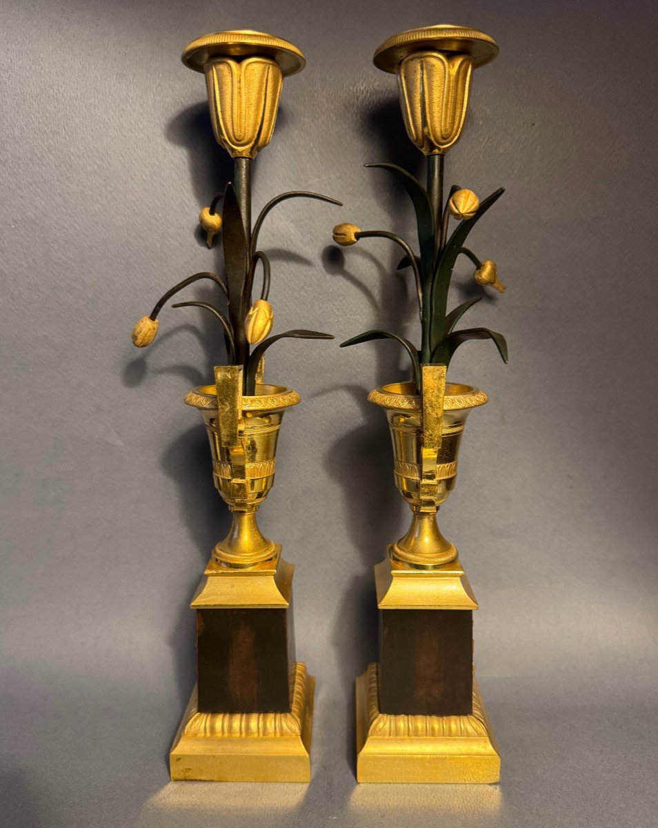 Paire de flambeaux Empire "Vases Médicis aux tulipes" bougeoirs bronze-photo-2