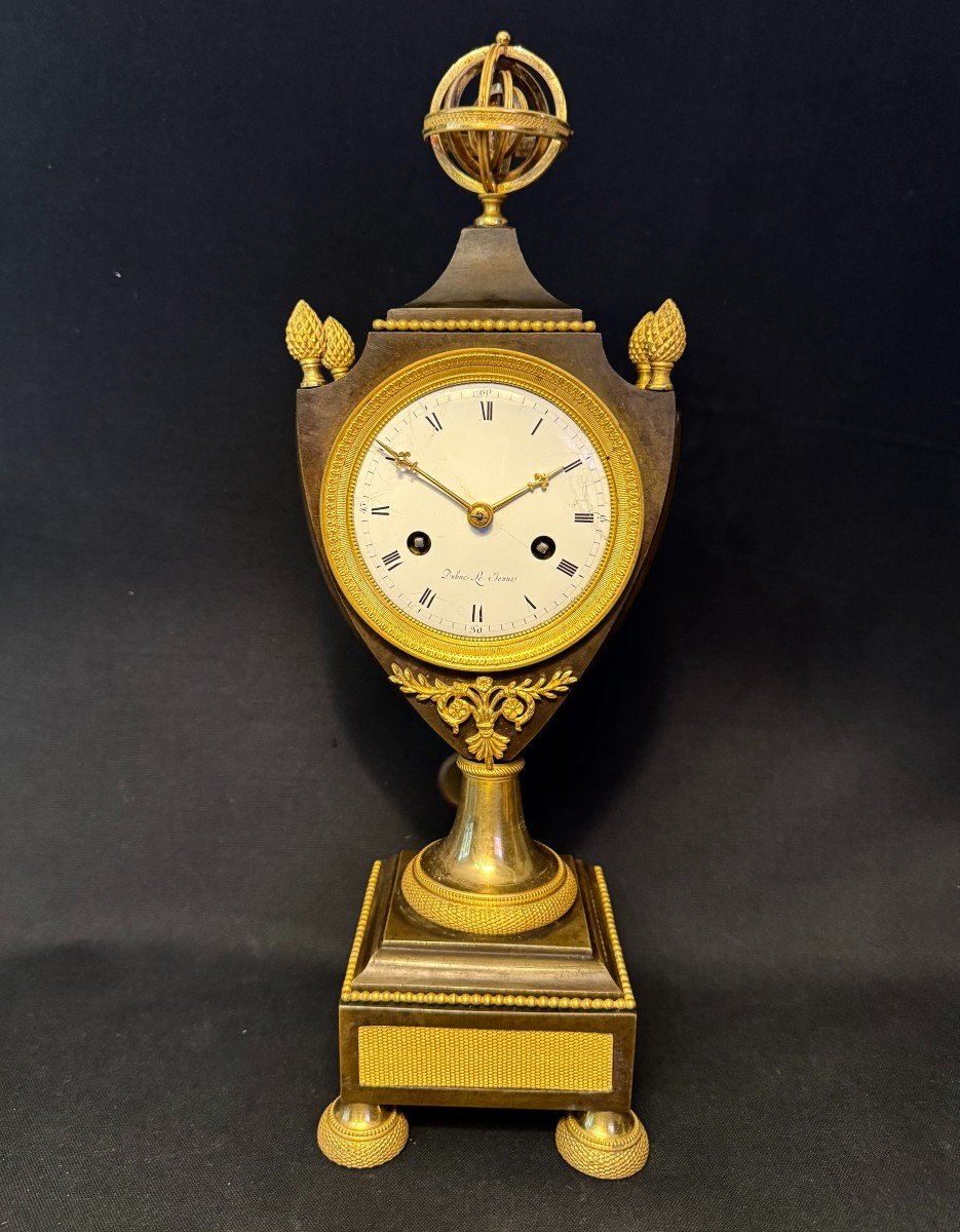 Empire Clock Vase-shaped In Patinated & Gilded Bronze (urn Or Shield)