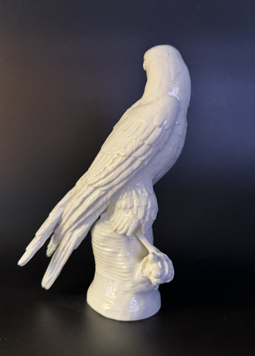 Berlin Kpm Bird Of Prey (falcon) In Porcelain H 24-photo-1