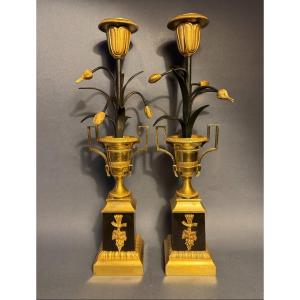 Paire de flambeaux Empire "Vases Médicis aux tulipes" bougeoirs bronze