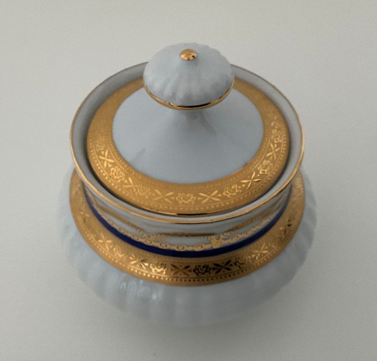 Porcelain Table And Coffee Service With Gold And Blue Decor-photo-1